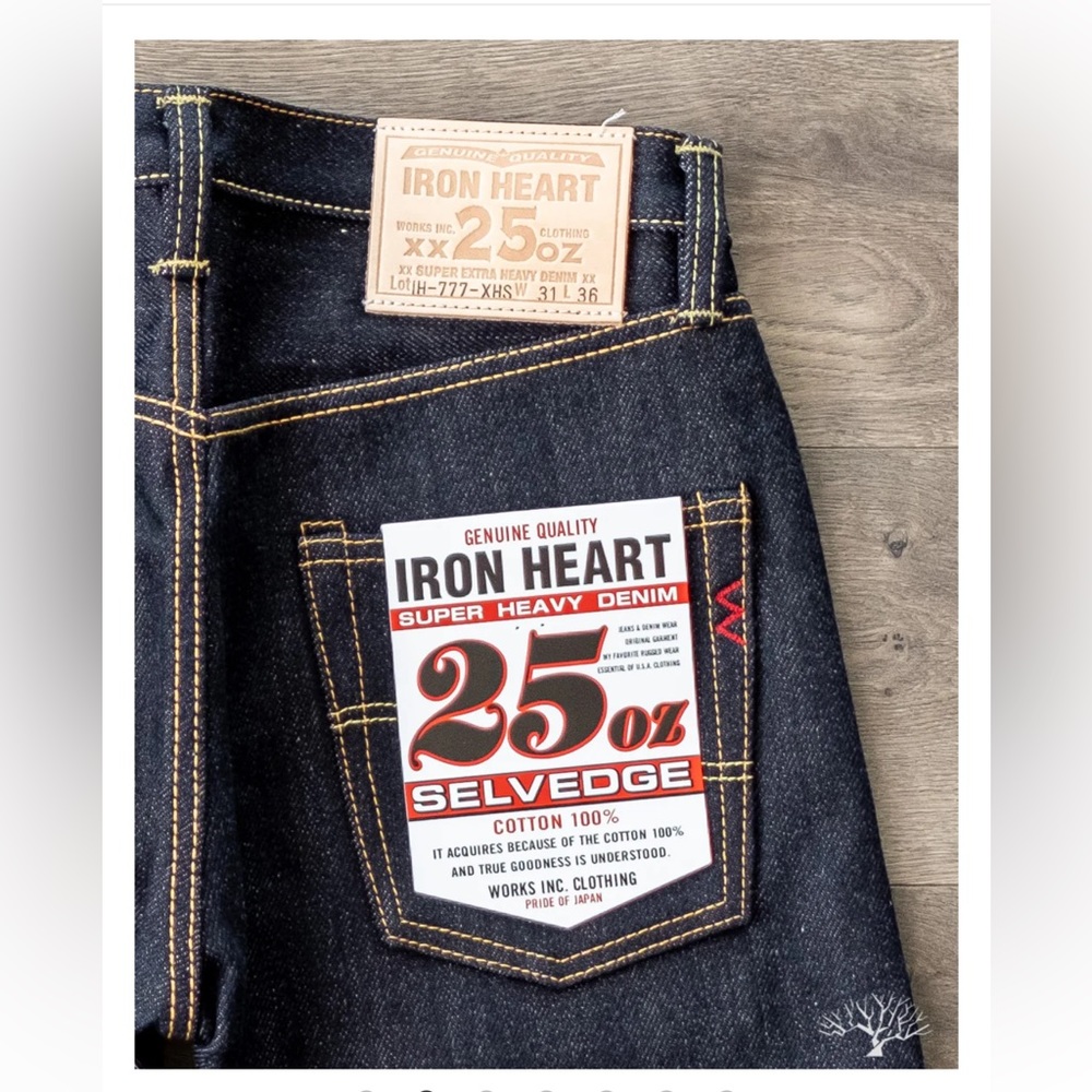 IRON HEART
IH-777-XHS - 25oz Indigo Selvedge Slim Tapered Denim.  W31 L36